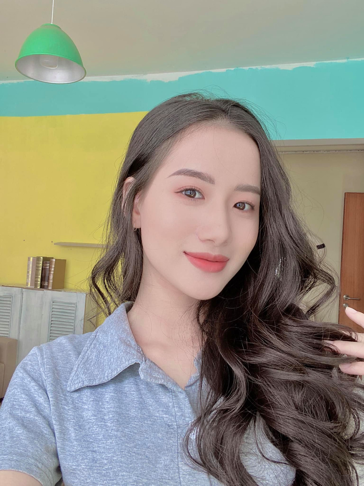 Nàng hot girl ngành Du lịch sở hữu gương mặt thanh tú, dịu dàng đậm chất "nàng thơ".