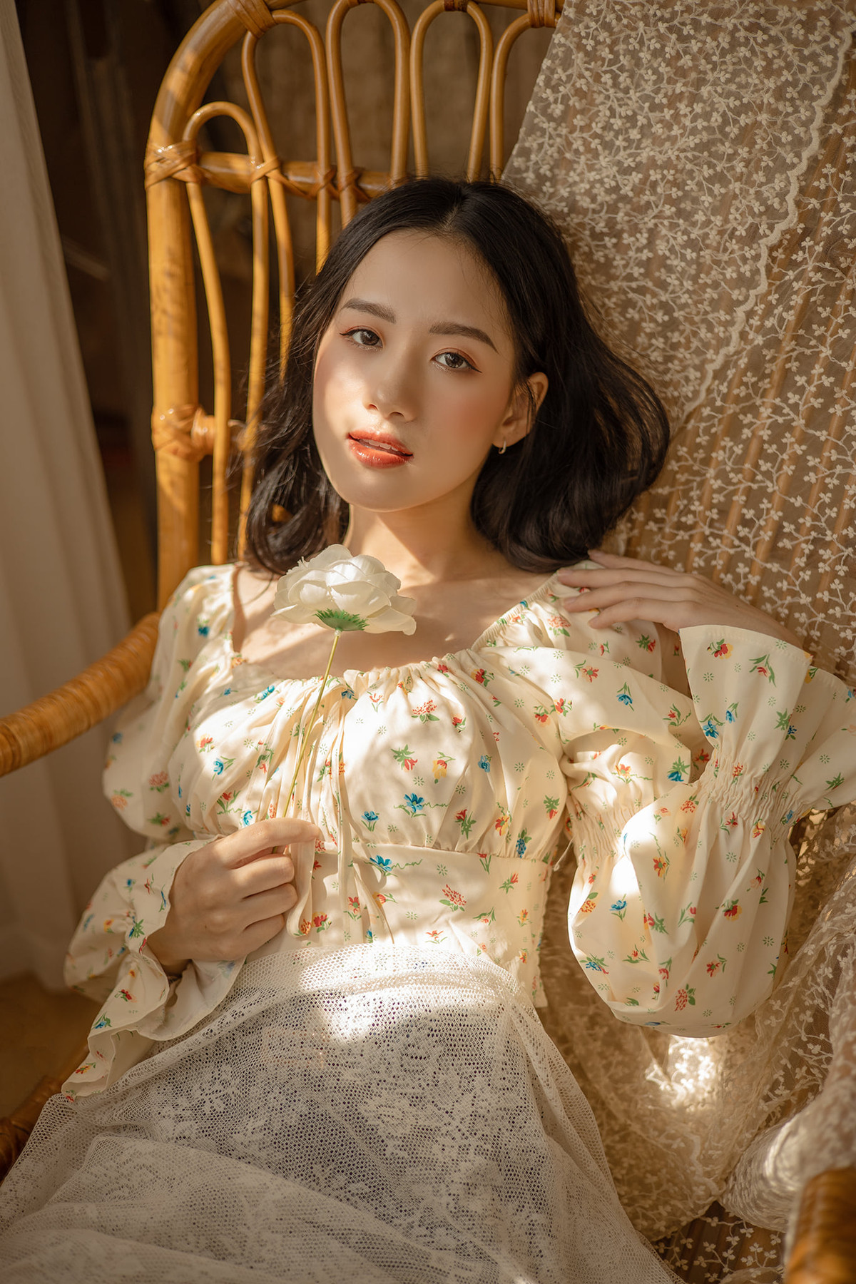 Sở hữu gương mặt thuần khiết, Thu Uyên dễ dàng ấn tượng mạnh người đối diện ngay từ lần đầu gặp mặt.