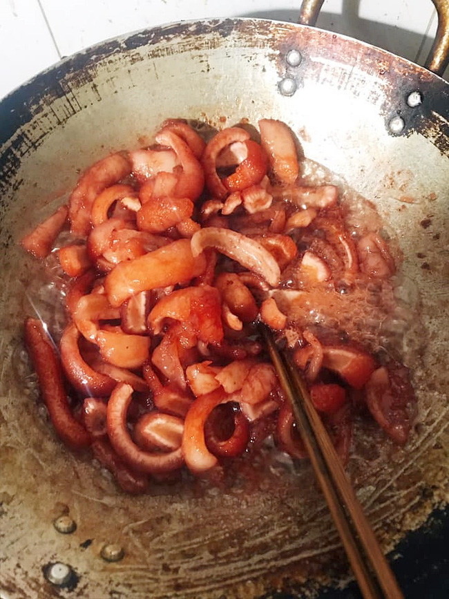 Khoảng thời gian gần Tết Nguyên Đán, loạt thảm họa mứt dừa xuất hiện đầy rẫy trên MXH, với nhiều màu sắc và hình thù khác nhau.