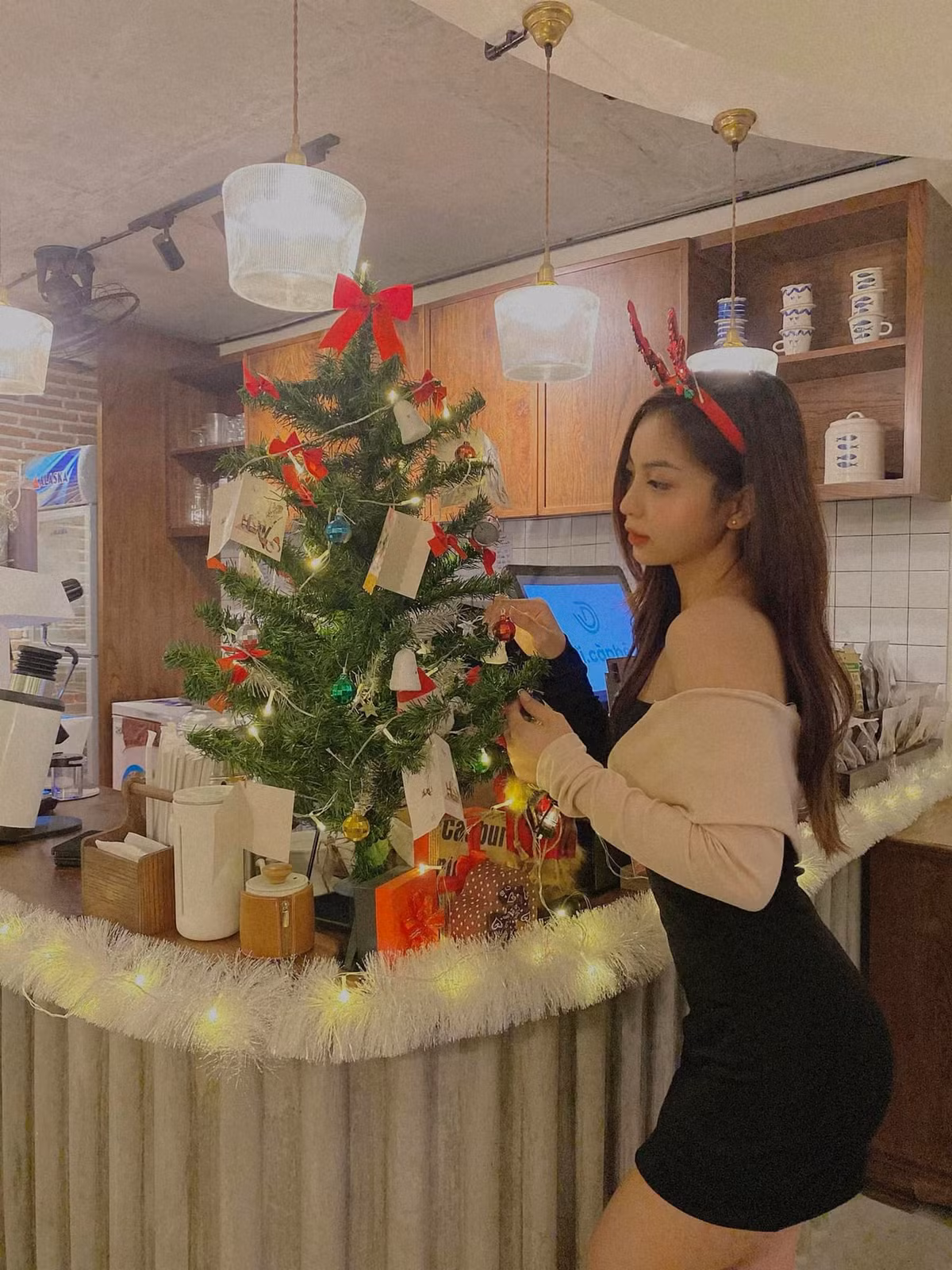 Hiện tại dù đã chia tay nhưng bạn gái cũ Quang Hải vẫn thu hút sự quan tâm của cư dân mạng. Nhật Lê được nhận xét nhan sắc ngày càng thăng hạng.