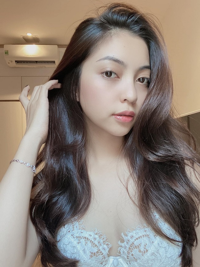 Quang Hải chính là "chàng trai năm 17 tuổi" của Nhật Lê. Cặp đôi có chuyện tình yêu đẹp, được nhiều người ngưỡng mộ.