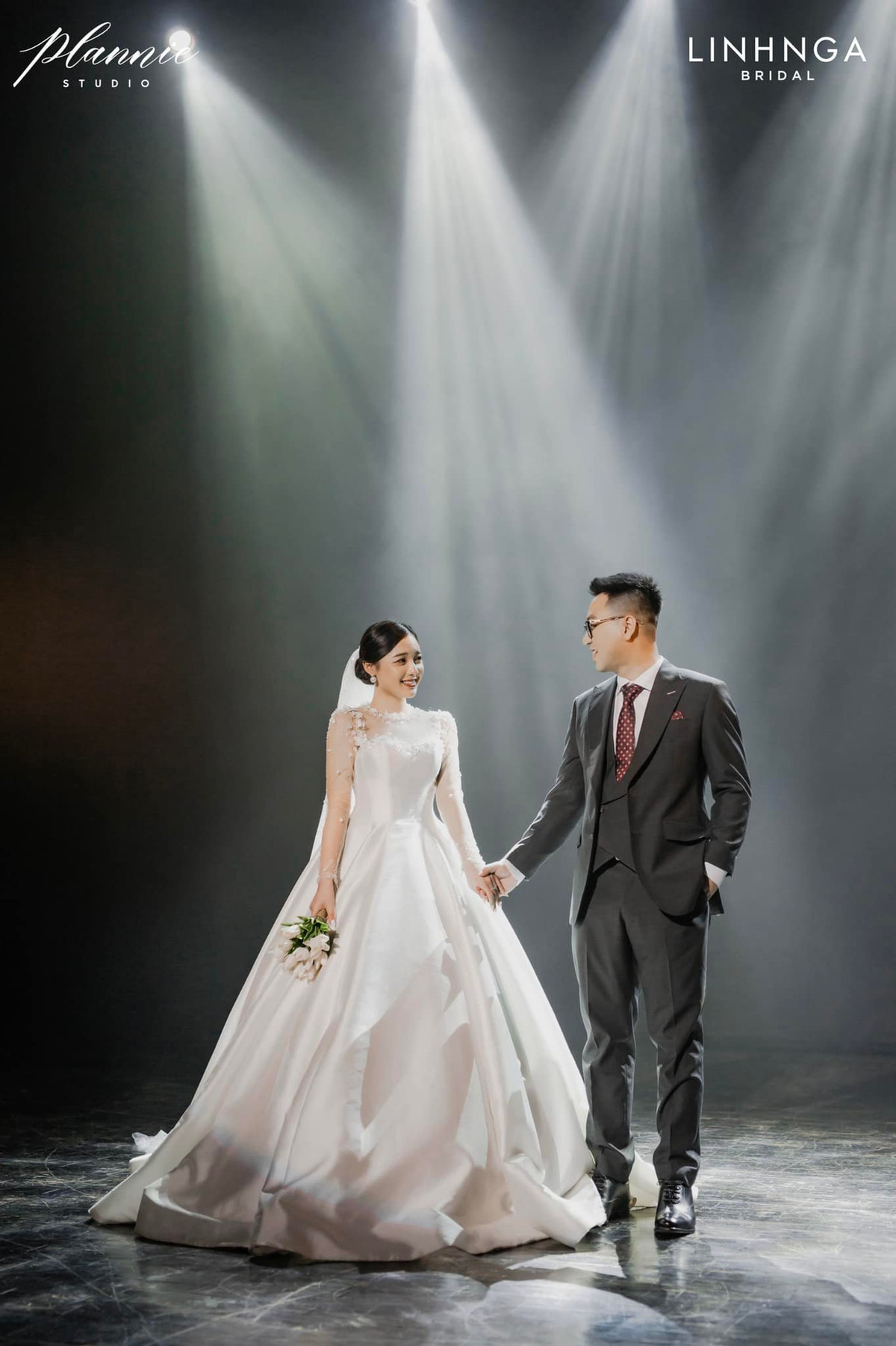 Cặp đôi cười không ngớt, liên tục có những khoảnh khắc đầy ngọt ngào.