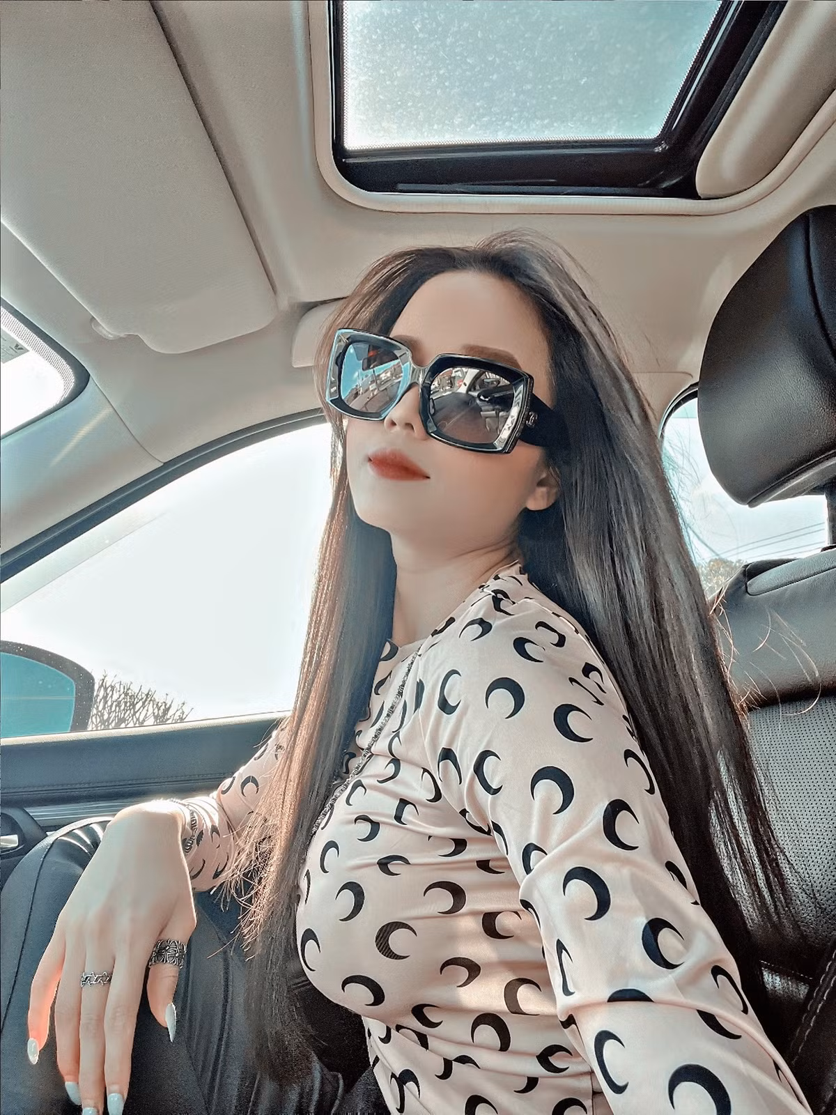 Sau cú sốc với bạn đồng giới Di Bảo đã làm cô gái trẻ khốn đốn, nhưng sau tất cả, Aley Nguyễn đã đứng dậy và tìm lại niềm vui trong cuộc sống.