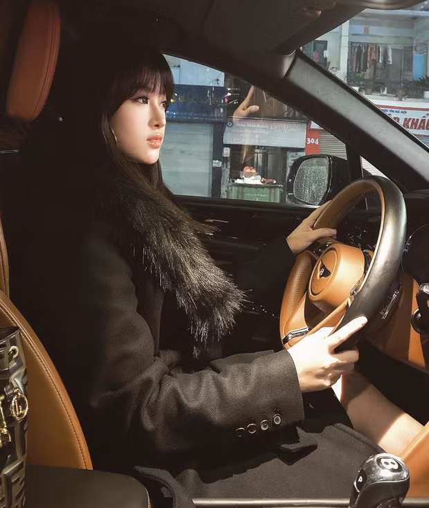 Trang cá nhân hiện tại của Ngọc Diễm cũng có hơn 34 ngàn lượt follow, mỗi bức ảnh xinh đẹp do cô nàng đăng lên đều nhận được tương tác khá tích cực.