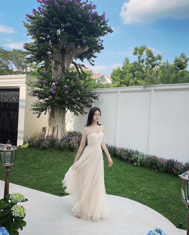 Xinh đẹp, giàu có, lại độc lập và kiếm được nhiều tiền ngay từ lúc còn là học sinh, dù bị đồn là "dựa dẫm" chị gái nhưng Ngọc Diễm đã chứng minh bản thân bằng cách khoe nhiều tài sản tự tay có được.