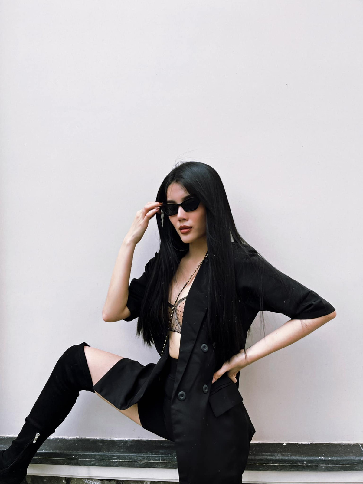 Trên trang cá nhân, người đẹp thường xuyên chia sẻ những kỹ năng tập luyện yoga để giữ dáng và giúp cho tinh thần minh mẫn, sảng khoái.