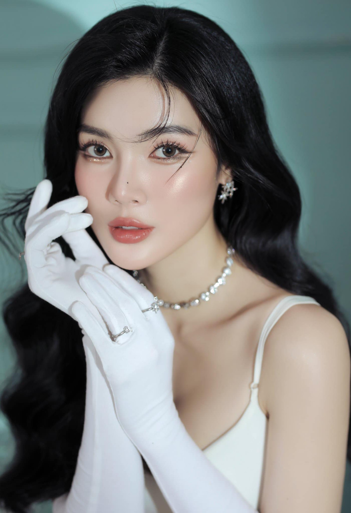 Hot girl 9x là một giáo viên yoga có tiếng, bởi vậy vóc dáng của cô không chút mỡ thừa là điều dễ hiểu.