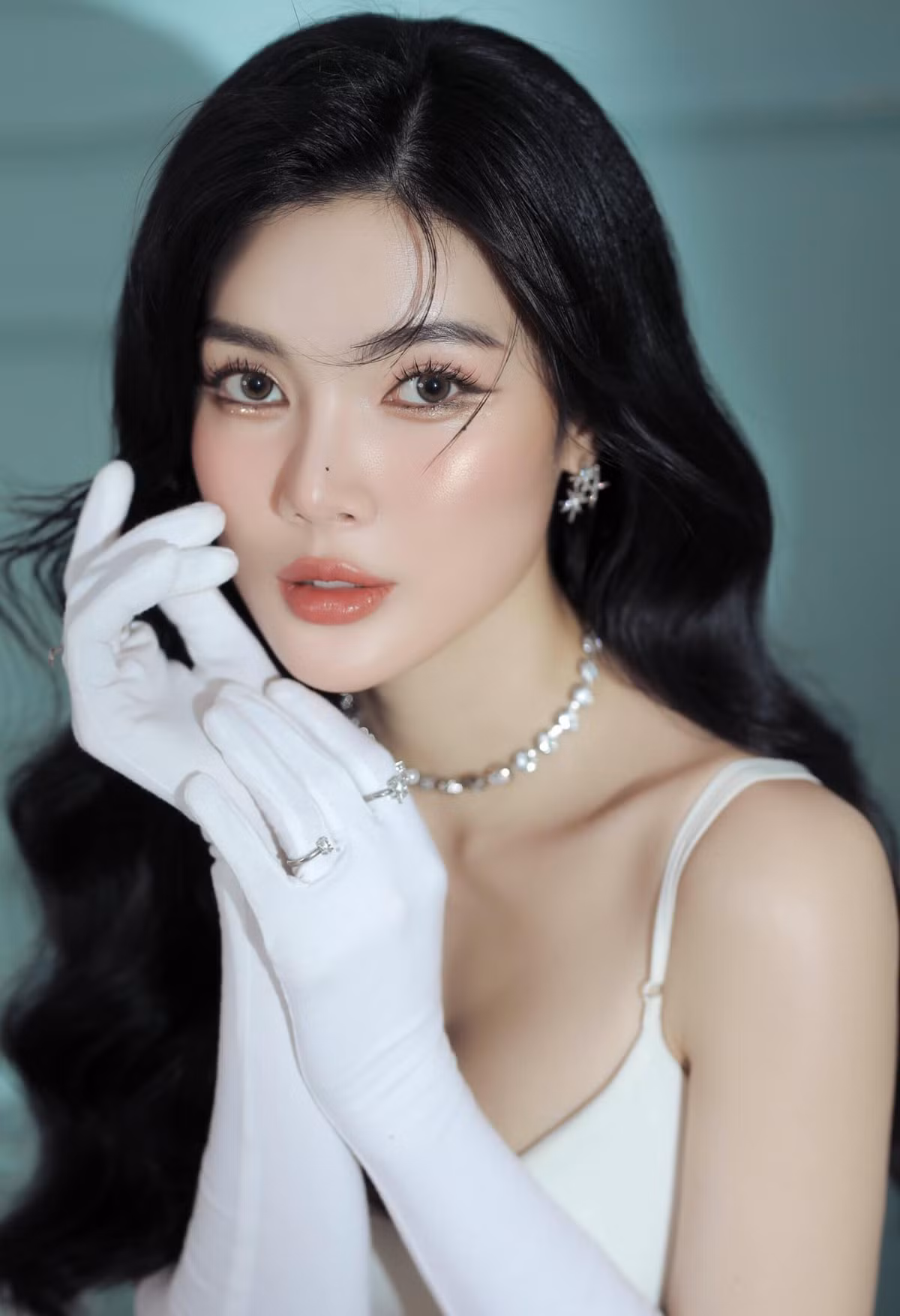 Hot girl 9x là một giáo viên yoga có tiếng, bởi vậy vóc dáng của cô không chút mỡ thừa là điều dễ hiểu.