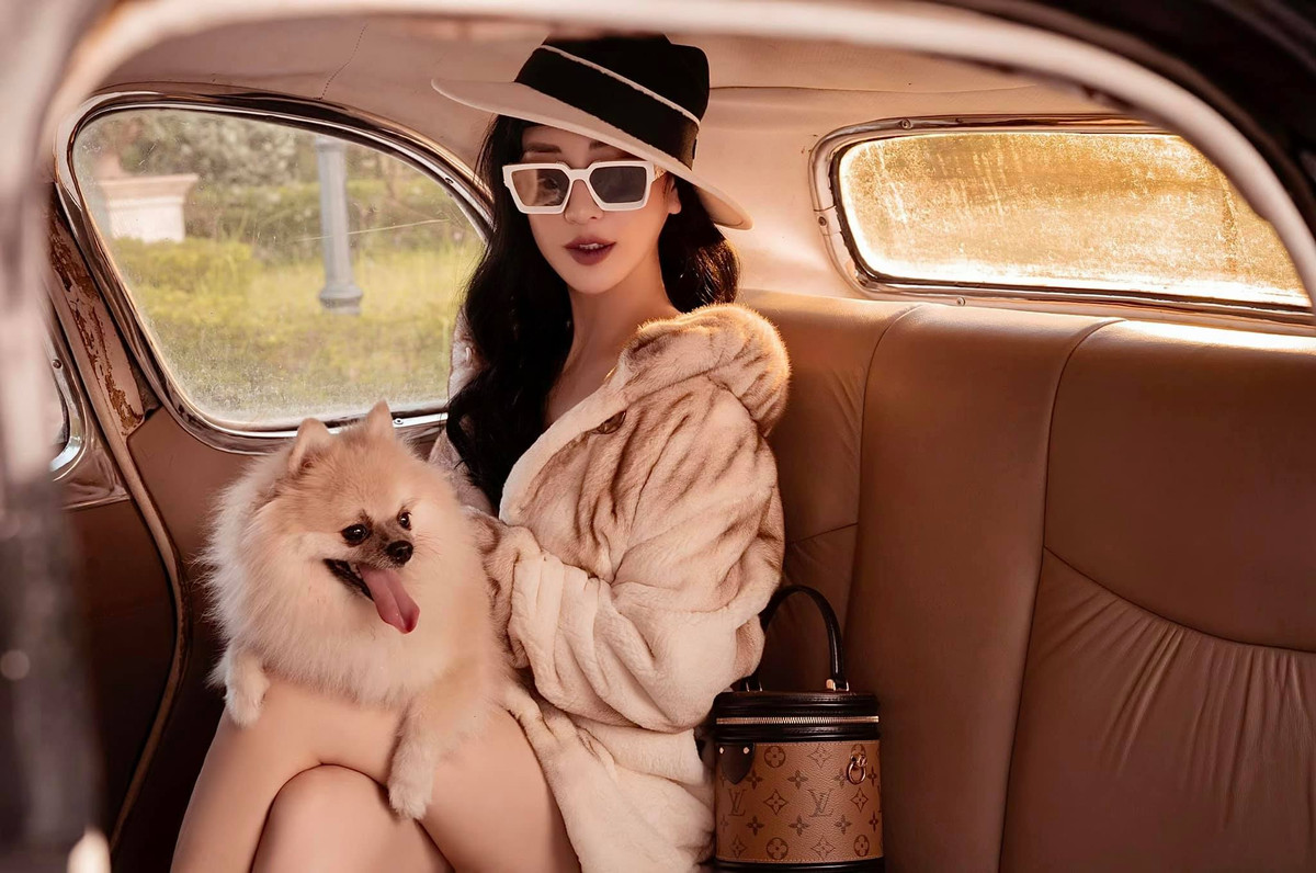 Dù xinh đẹp quyến rũ, chiếm sóng nhiều lần trên mạng xã hội nhưng Tú Boo lại là rich kid có gia thế bí ẩn nhất nhì hội con nhà giàu Việt.