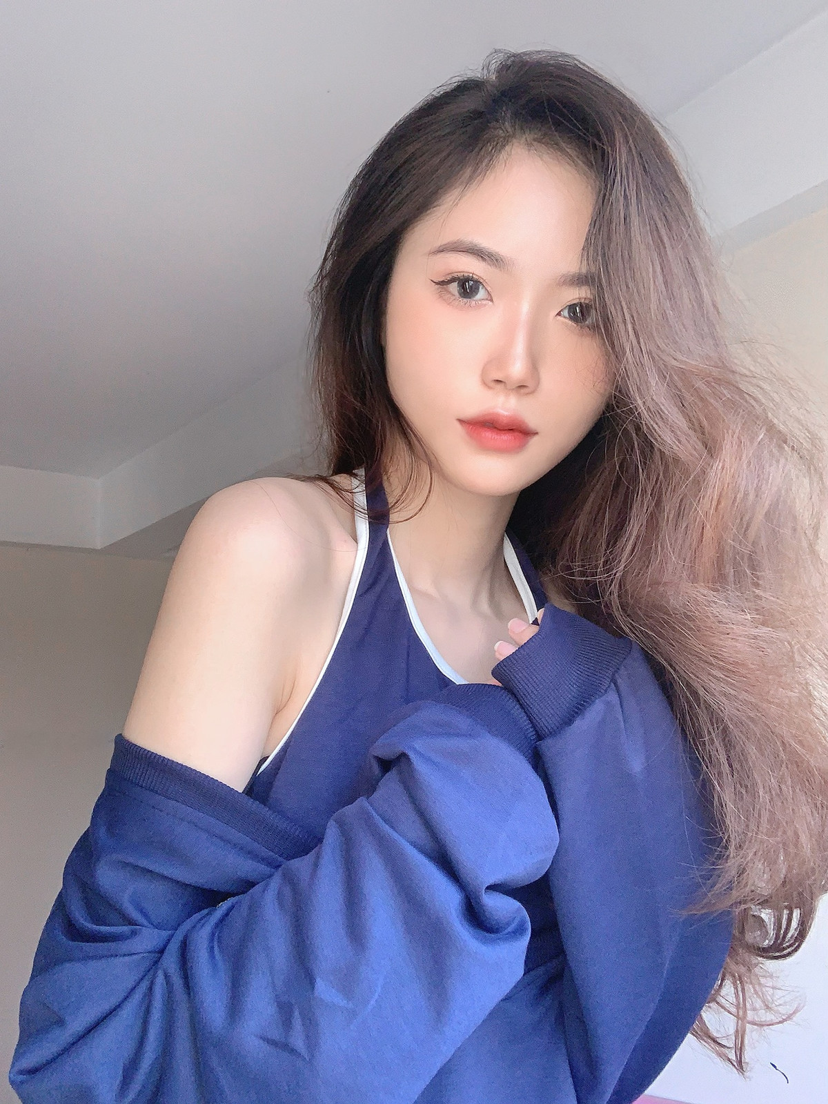 Lan Nhi còn đạt nhiều danh hiệu và thành tích khác nhau như: Top 15 cuộc thi Nét đẹp Tràng An của Thành phố Hà Nội; danh hiệu “Người đẹp khả ái” cuộc thi Hoa khôi thanh lịch Việt Nam 2017; top 8 cuộc thi Nữ sinh viên thanh lịch thủ đô do Thành đoàn Hà Nội tổ chức.