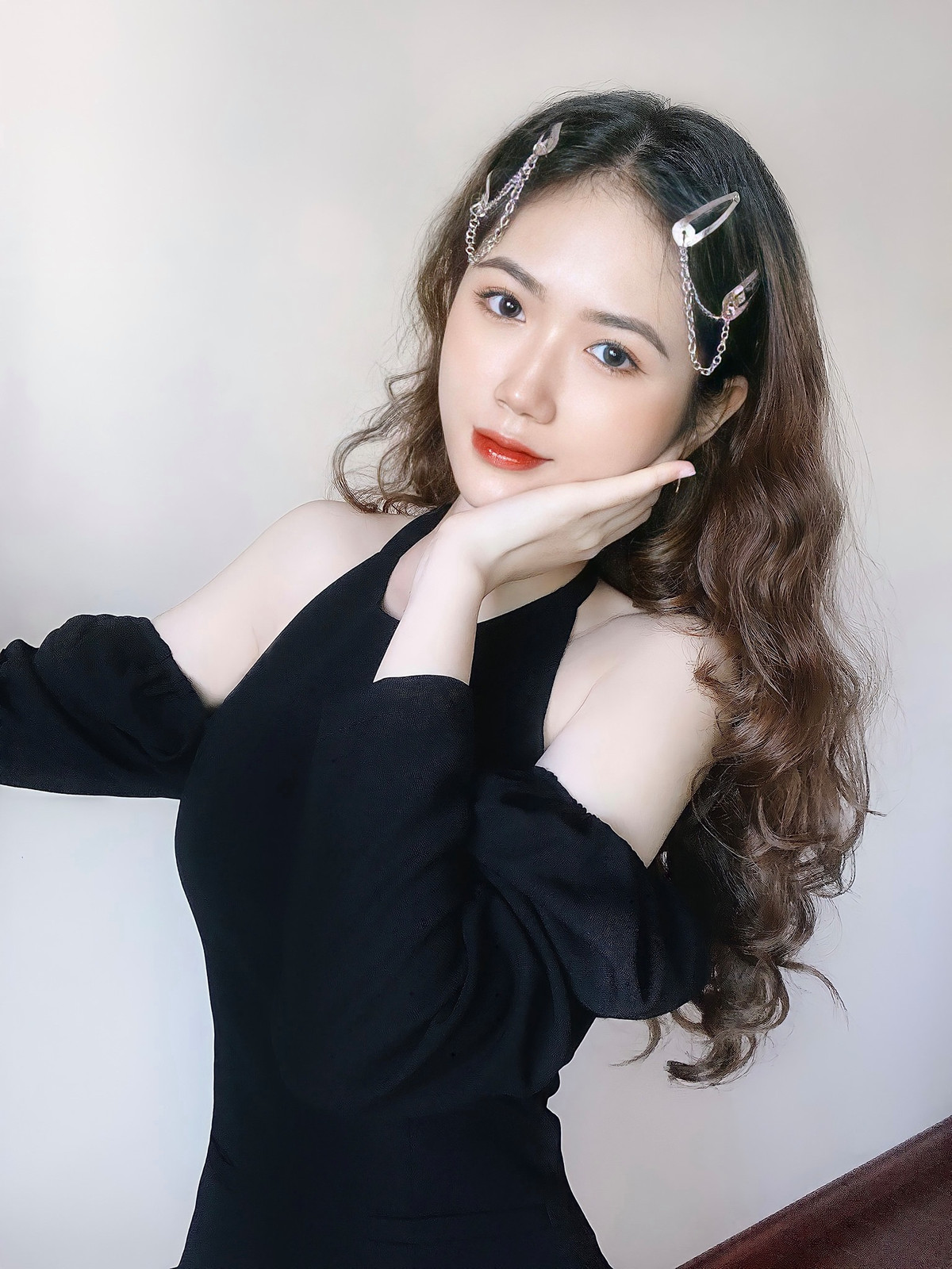 Nàng hot girl không ngần ngại khoe khéo vẻ đẹp hình thể nuột nà, quyến rũ nhưng vẫn rất khỏe khoắn.