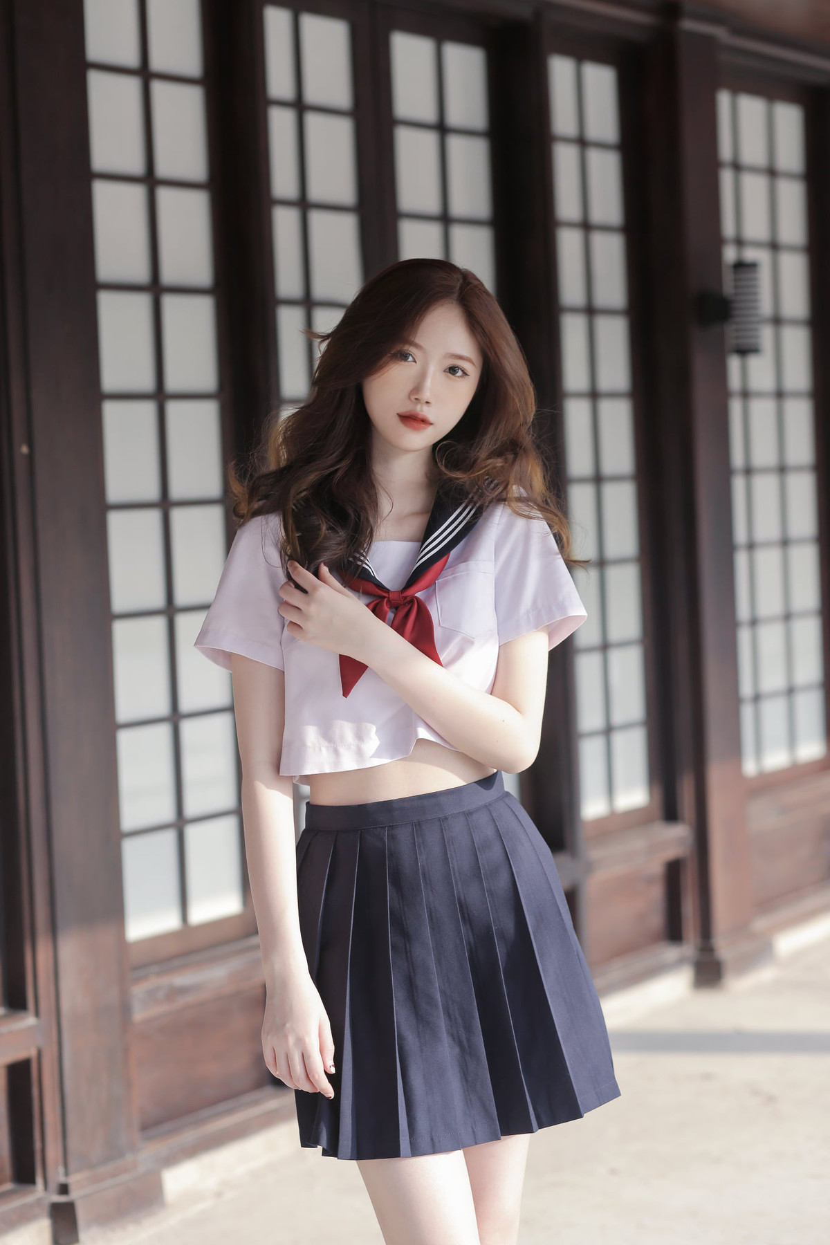 Nguyễn Lan Nhi (sinh năm 2000) là hot girl từng được dân mạng gọi là "nàng thơ" với vẻ ngoài ngọt ngào, xinh xắn.