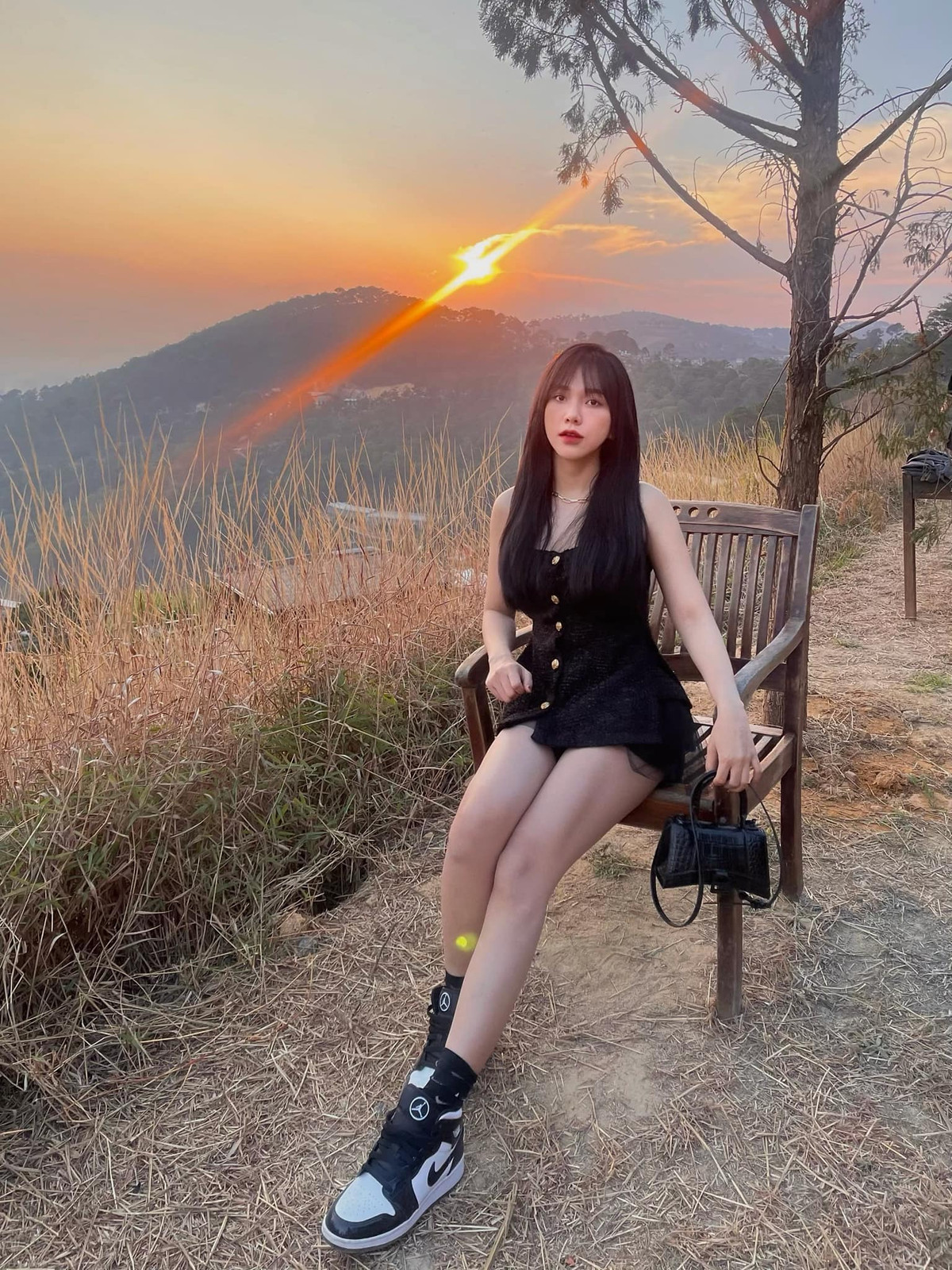 Được biết, cặp đôi yêu nhau đã lâu nhưng đến tháng 4/2020, nhân dịp sinh nhật bạn gái, Hoàng Đức đã đăng ảnh công khai luôn nàng WAG nóng bỏng của mình.