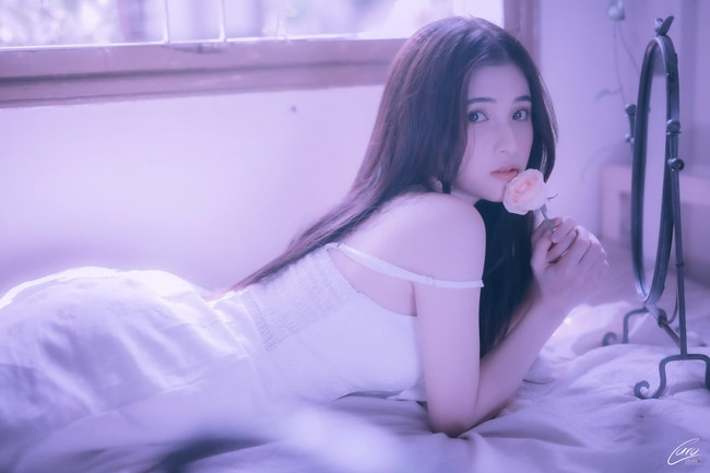 Phạm Thị Huỳnh Thư (sinh năm 1998, Cà Mau) là nữ sinh được nhiều người biết và dành tình cảm yêu mến trên mạng xã hội.