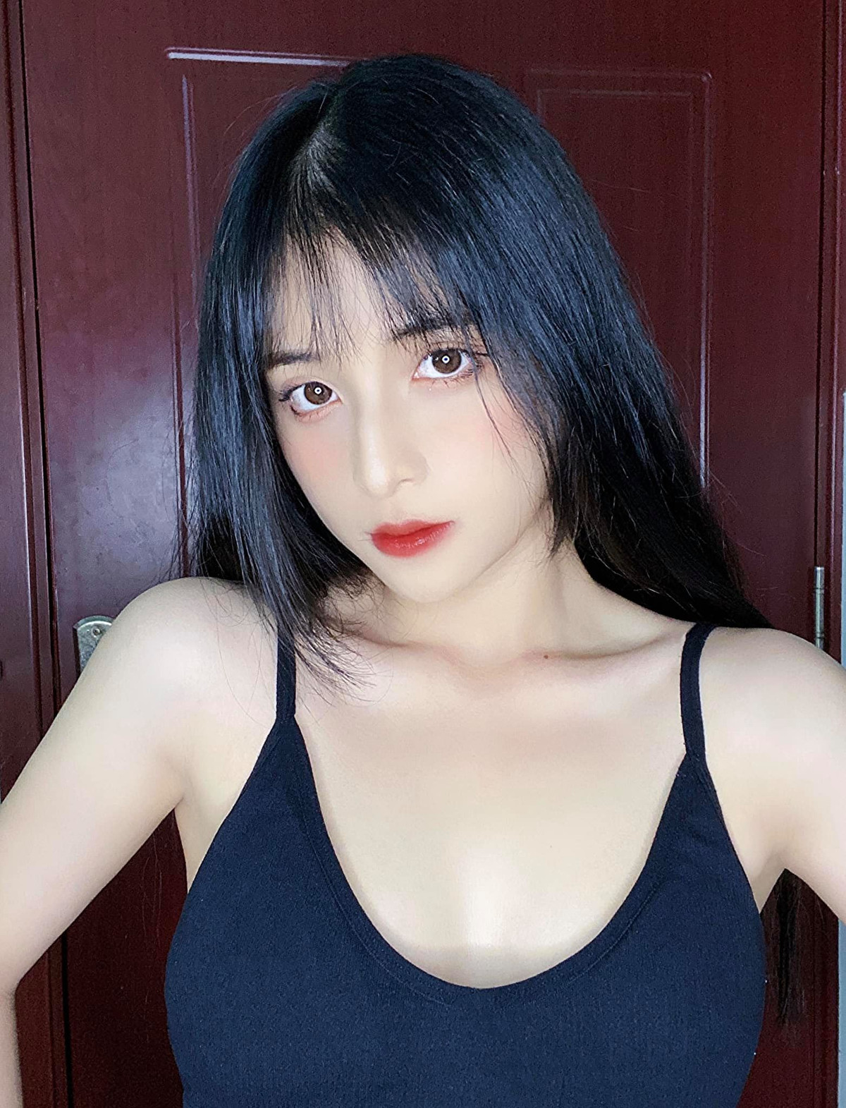 Huỳnh Thư được nhận xét có gương mặt dễ thương, xinh xắn như idol Hàn Quốc.