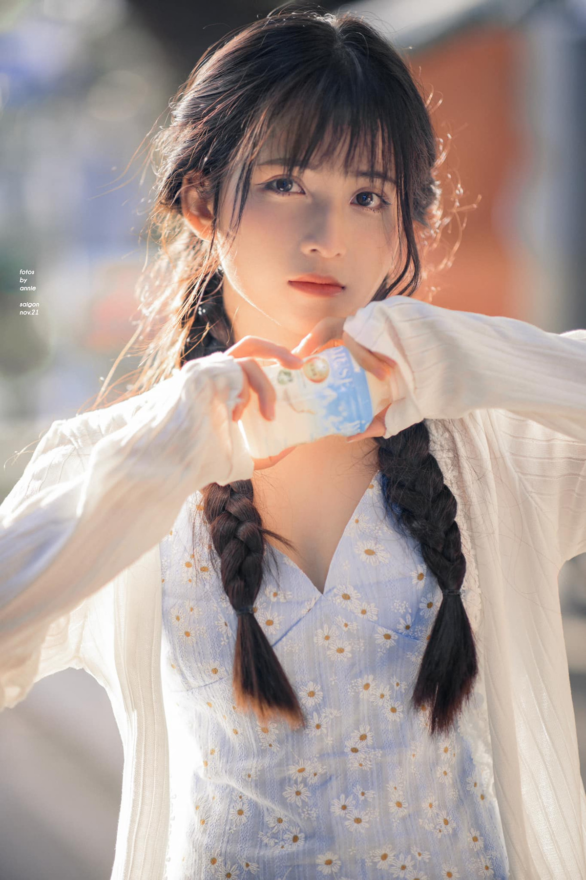 Được biết, Huỳnh Thư từng là thành viên nhóm nhạc Usagi với nghệ danh là MinAh, đồng thời làm người mẫu ảnh và MC.