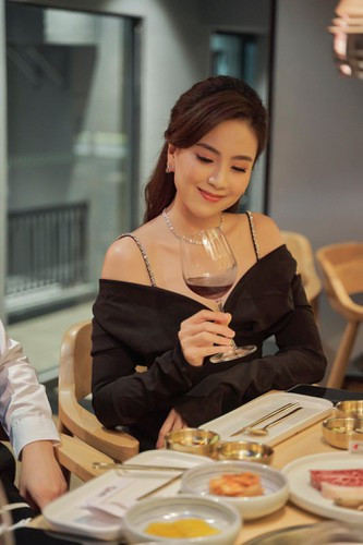 Đây cũng là lần hiếm hoi, cô nàng khoe ảnh thân mật bên chồng lên mạng xã hội.