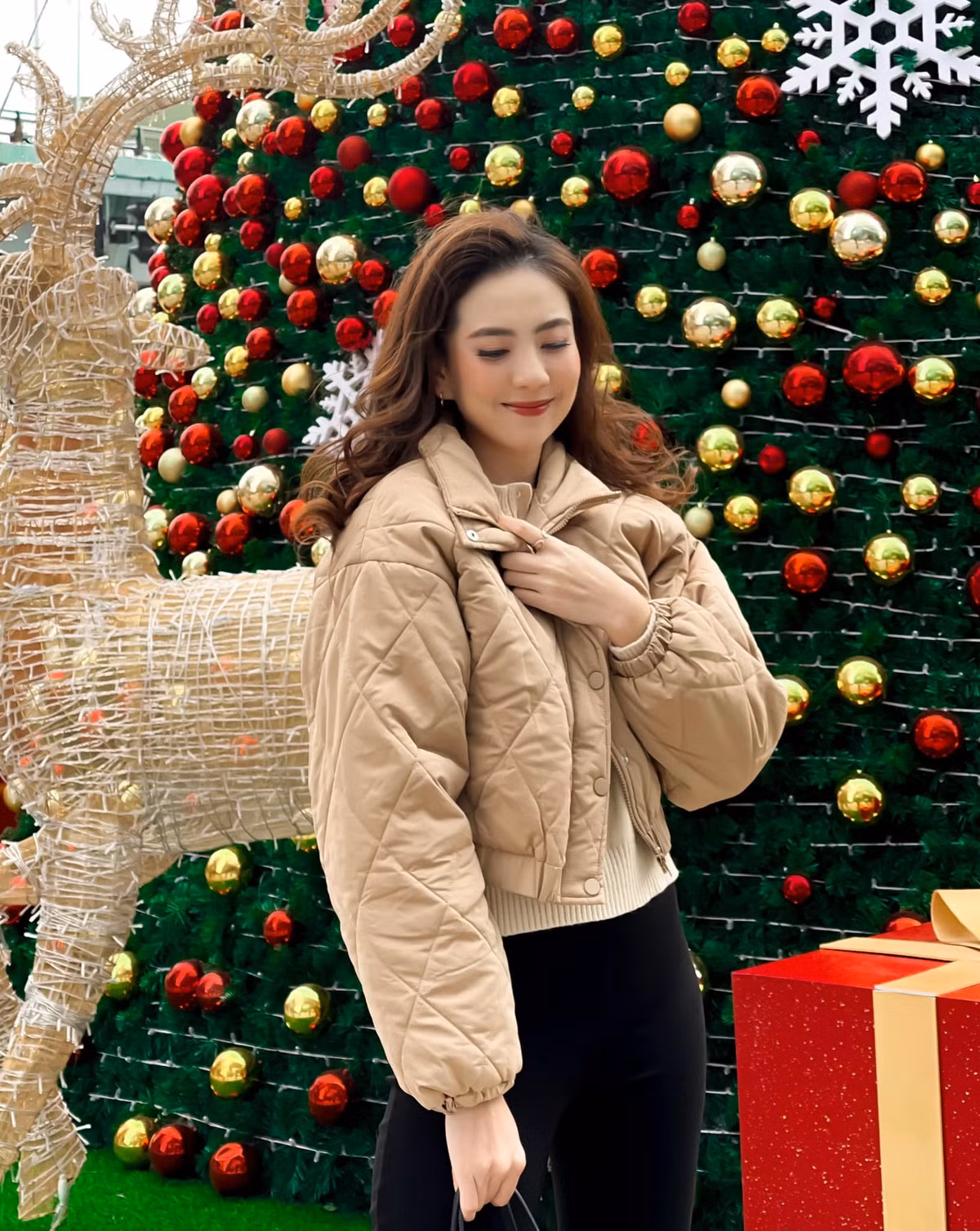 Không chỉ được nhận xét là "BTV đẹp nhất VTV" mà cô còn được ưu ái với danh hiệu "MC có body đẹp nhất VTV".