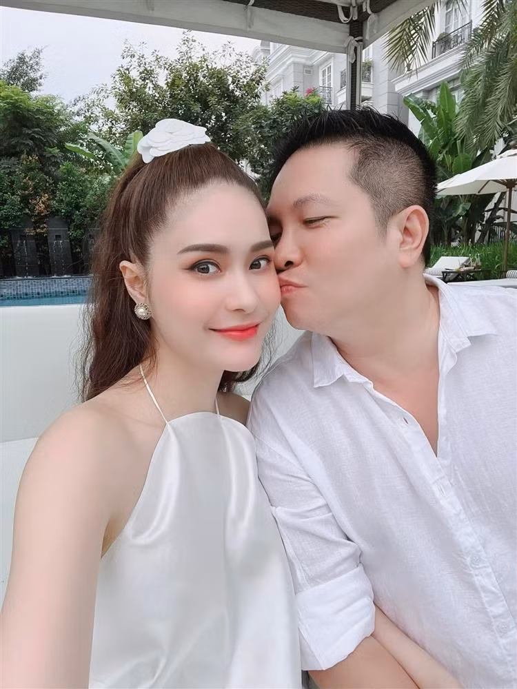 Nhân dịp đặc biệt, vợ chồng đại gia đã "bao" gần như trọn một khách sạn nổi tiếng ở quận 2 TP HCM.