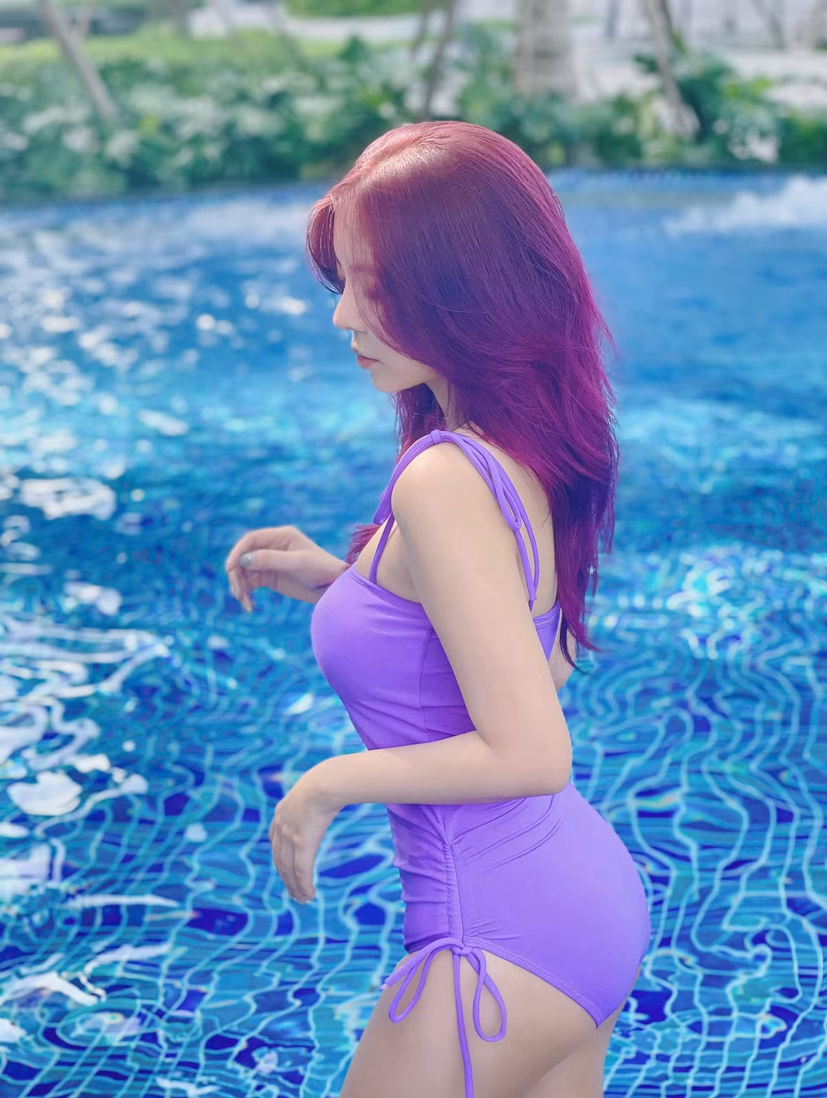 Ohsusu tên thật là Ngô Quý, là cựu game thủ Liên Minh Huyền Thoại thuộc The Queen Team, bên cạnh những cái tên như MisThy, Uyên Pu, Linh Ngọc Đàm...