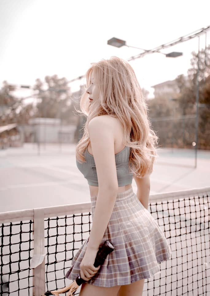 Những hình ảnh khoe dáng với đồ bơi của cô thu hút hàng trăm nghìn người hâm mộ.