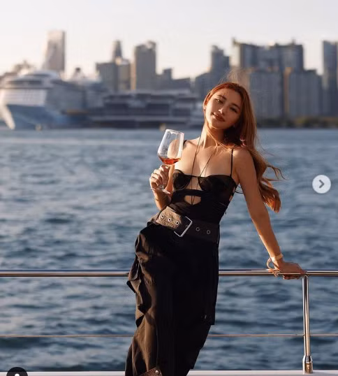 Calista Cuaca từng là học sinh tại Trường Quốc tế ISS, tốt nghiệp vào năm 2016. Sau đó, cô tiếp tục học ngành marketing tại Đại học James Cook.