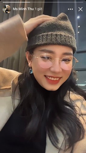 Gương mặt xinh như hot girl, giọng nói ngọt ngào của cô giáo trẻ khiến cô có 80.000 lượt người theo dõi trên fanpage sau 1 đêm dù fanpage mới lập được 1 tháng ở thời điểm đó.