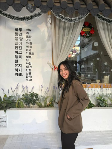 Năm sau thi lại đại học, cô giáo Minh Thu thi đỗ ngành Sư phạm Vật Lý của Đại học Sư phạm Hà Nội. Đây là một ngành Minh Thu yêu thích.