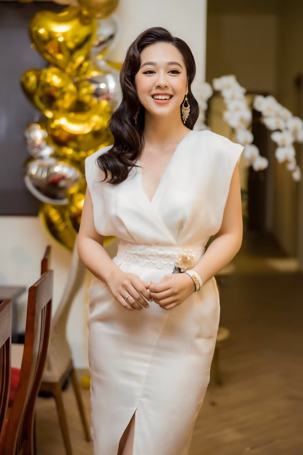 Kể từ sau màn cầu hôn đình đám, nữ MC VTV cởi mở hơn khi chia sẻ chuyện tình cảm của mình. Tuy nhiên, Hà My vẫn khóa phần bình luận trên trang cá nhân để tránh ồn ào.