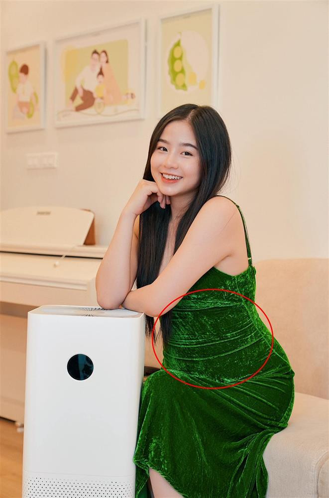 Tuy nhiên, vòng 2 của bà mẹ hai con lại gây chú ý hơn cả, có lẽ vì mới sinh con nên Nam Thương phải mất thêm khoảng thời gian nữa mới có thể cân bằng lại được vóc dáng.