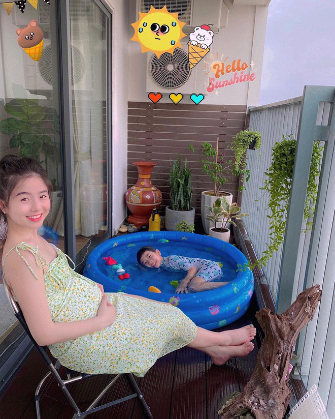 Nếu như Ba Duy từng khiến không ít cô gái liêu xiêu bởi gương mặt điển trai như diễn viên Hàn Quốc của mình thì Nam Thương thậm chí còn nhận được nhiều lời khen nữa vì cô nàng... quá xinh.