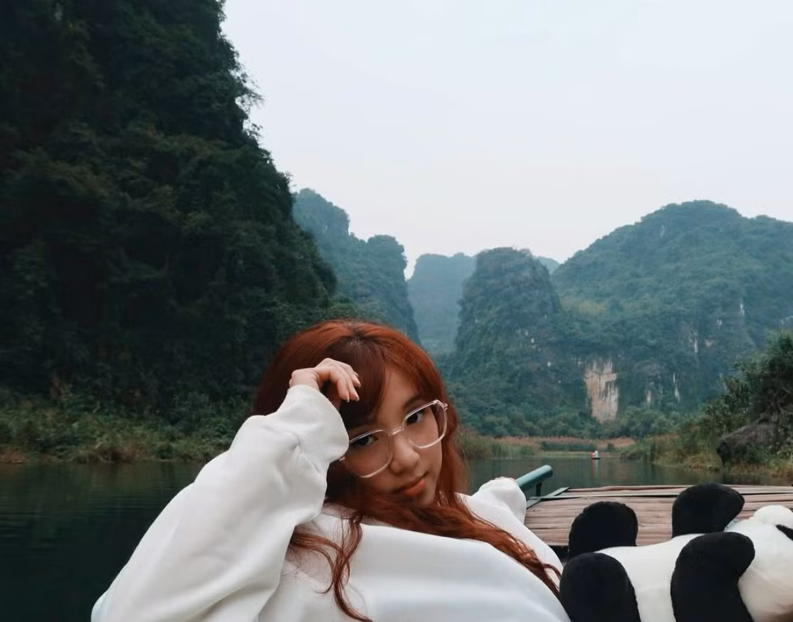 Trúc Anh sở hữu gương mặt hài hòa, các đường nét tinh tế, kiêu sa.