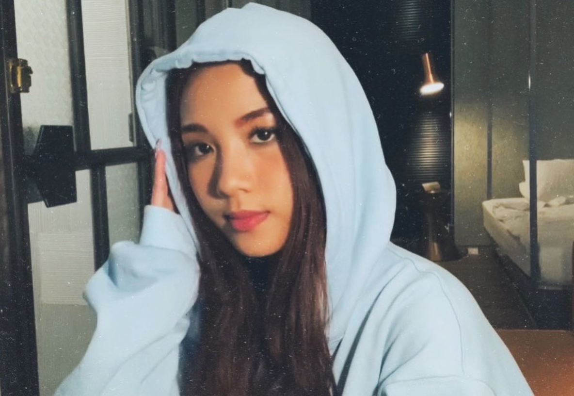 Hình ảnh Trúc Anh đăng tải trên trang cá nhân khiến dân tình không thể rời mắt.