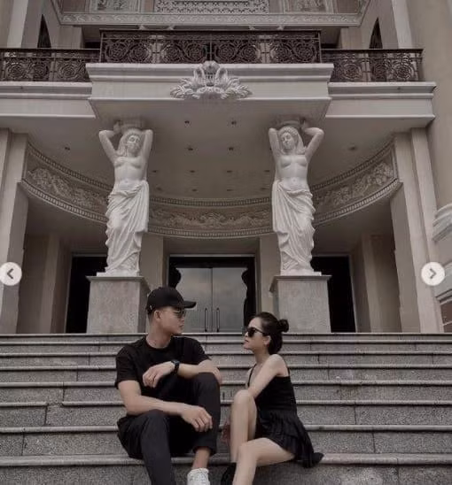 Được biết, người yêu mới của Huyền My là một gương mặt khá nổi trong giới trẻ. Anh là diễn viên Nguyễn Anh Tú - người từng đạt Quán quân chương trình Cười Xuyên Việt 2016.