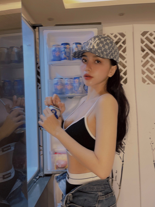 Gia Hân và Hoàng Đức yêu nhau đã lâu nhưng đến tháng 4/2020, nhân dịp sinh nhật Gia Hân, cặp đôi mới chính thức công khai tình cảm.