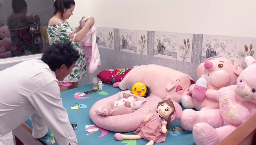 Lộc Fuho tên thật là Phạm Văn Lộc sinh năm 1994, hiện đang là một thợ hồ. Vào năm 2020, anh trở thành hiện tượng mạng khi sở hữu kênh YouTube đạt hơn 1 triệu lượt theo dõi.