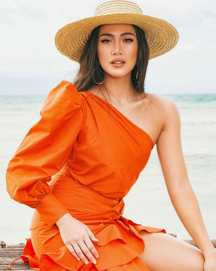 Người đẹp này từng đạt danh hiệu Binibining Pilipinas Globe 2018 sau đó đại diện Philippines ở Miss Earth 2018 và lọt top 15 chung cuộc.