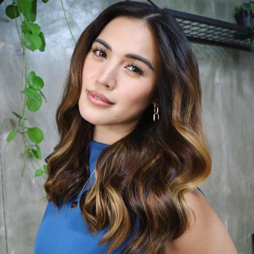 Michele là con lai gốc Hoa, sinh ra ở California, Mỹ. Cha mẹ cô đều là những cựu cầu thủ bóng rổ nổi tiếng.