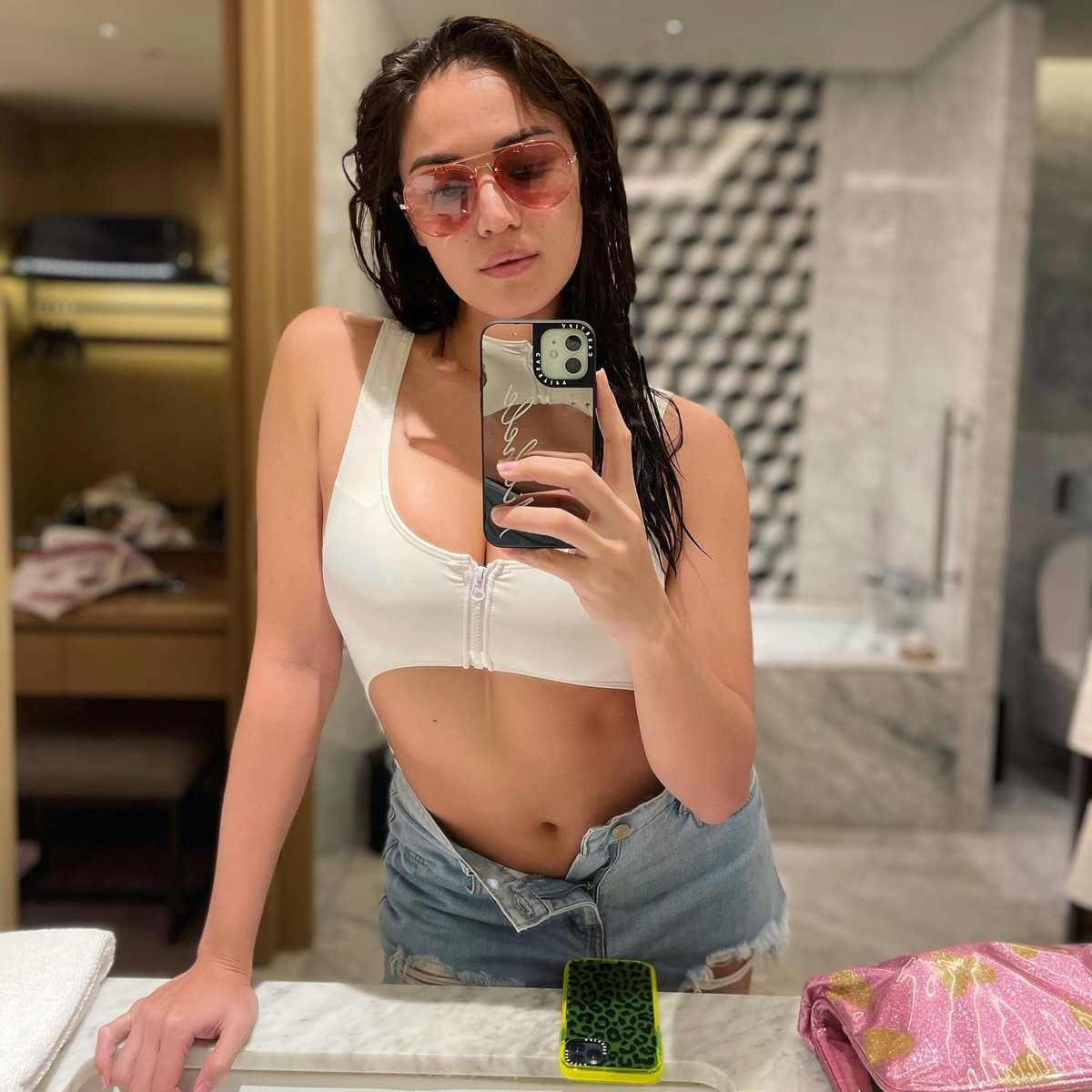 Hiện Michele là đại sứ của các nhãn hiệu về thể thao có tiếng. Ảnh: Tổng hợp