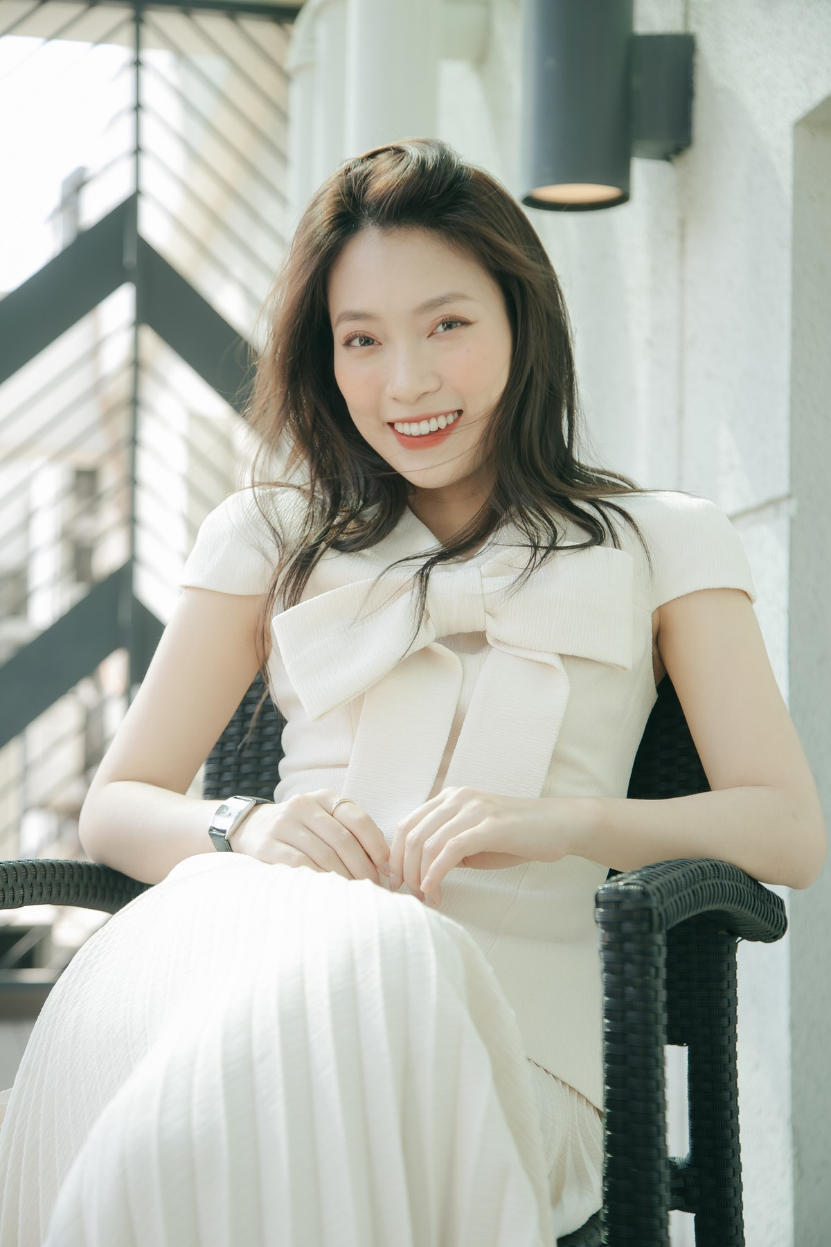 Cô nàng khiến nhiều người ngưỡng mộ khi tự sắm ô tô riêng cho bản thân và mua tặng cho bố mẹ một mảnh đất bằng thu nhập của mình.