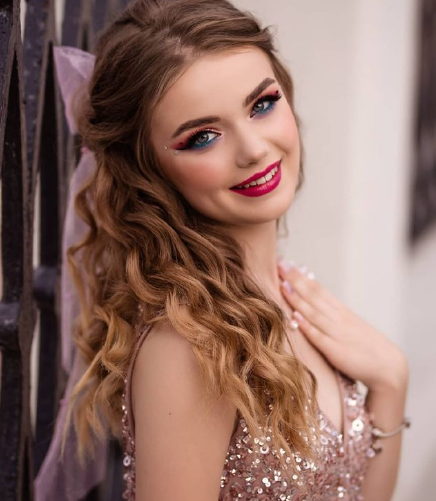 Ngoài làm người mẫu, Anna Grudina hiện tại còn là một dancer và blogger.