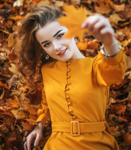 Không chỉ giữ được những đường nét thanh tú và đôi mắt xanh biếc nổi tiếng của mình, nhan sắc của cô nàng còn được đánh giá ngày càng sắc sảo, mặn mà hơn.