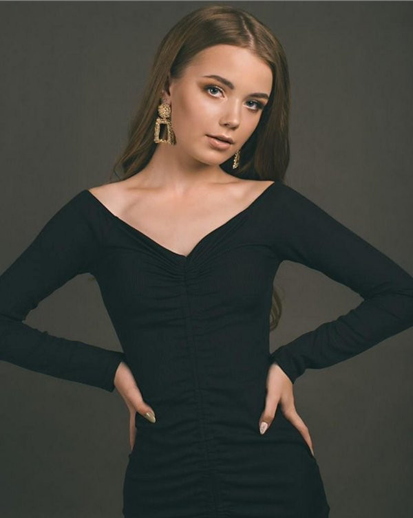 Hiện mỹ nhân chưa đầu quân vào một công ty người mẫu chuyên nghiệp nào để có nhiều thời gian tập trung cho việc học. Ảnh: IGNV