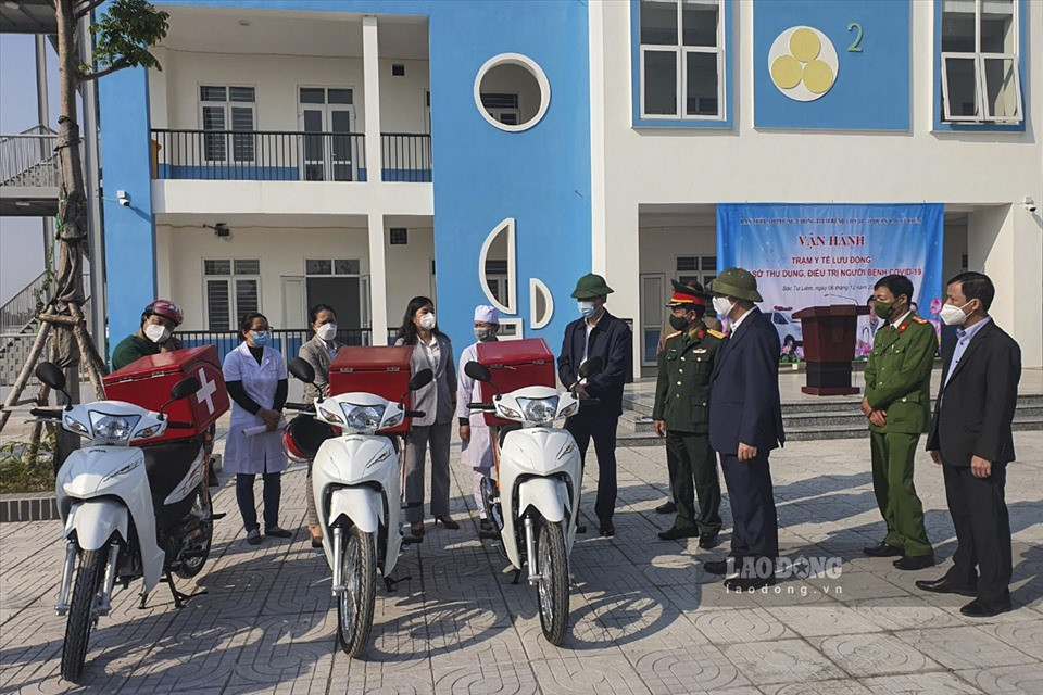 Bên cạnh đó, quận Bắc Từ Liêm là đơn vị đầu tiên của thành phố triển khai mô hình xe máy gắn tủ thuốc lưu động để chăm sóc, điều trị tại nhà đối với người trường hợp F0, F1.