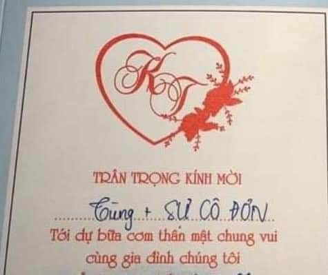 Thay vì mời cưới thông thường, nhiều cô dâu chú rể hài hước đã tìm cách "troll" bạn bè mình khi viết thiệp cưới gắn liền với sự cô đơn cực kỳ hài hước.