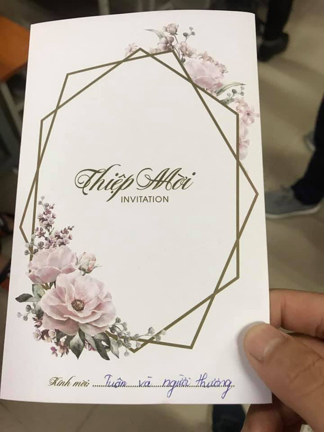 Độc thân, ế vợ, ế bồ thì có gì là sai. Nỡ lòng ghi như thế làm nỗi cô đơn bị xoáy sâu đến mức muốn lăn đùng ra khóc.