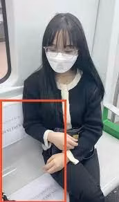 Đoạn clip chỉ sau 12 giờ đăng tải đã nhận hàng trăm ngàn lượt xem. Cư dân mạng đều để lại bình luận tỏ thái độ cáu gắt trước hành động vô ý thức của hai TikToker. Ảnh: Tổng hợp