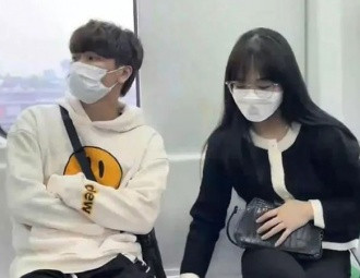 Dù ngoại hình xinh xắn và nội dung hài hước nhưng hành động của hai TikToker này lại vấp phải "cơn mưa" gạch đá, chỉ trích gay gắt vì lỗi sai vô cùng nghiêm trọng.