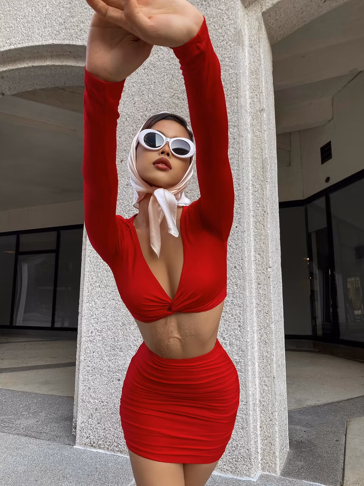 Nina Phạm luôn tự tin trong mọi phong cách phối đồ, từ bánh bèo nữ tính đến quyến rũ và cả năng động cá tính.