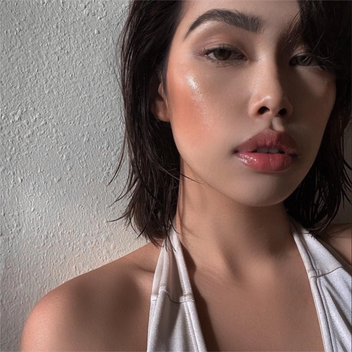 Không những thế, Nina Phạm còn có một thân hình quyến rũ với số đo 3 vòng hoàn hảo.